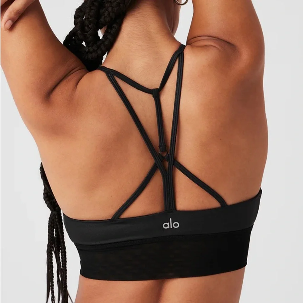 alo yoga | Lavish Bra in Black Glossy/Black Medium